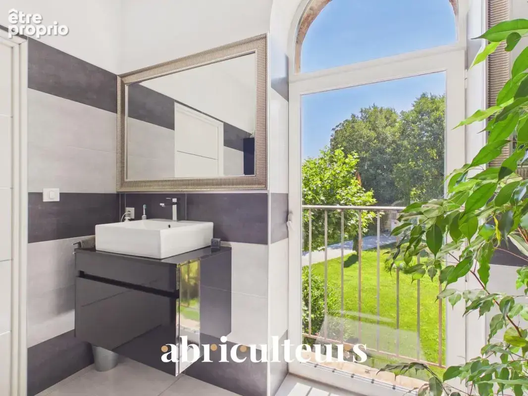 Mas provençal rénové de 249 m² avec dépendance en vente à Grans (13450) - photo 19