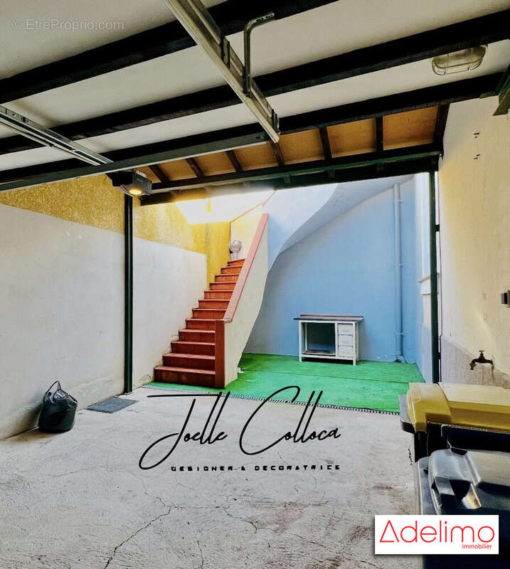 Abris voiture + cours intérieur - Appartement à AIGUES-MORTES