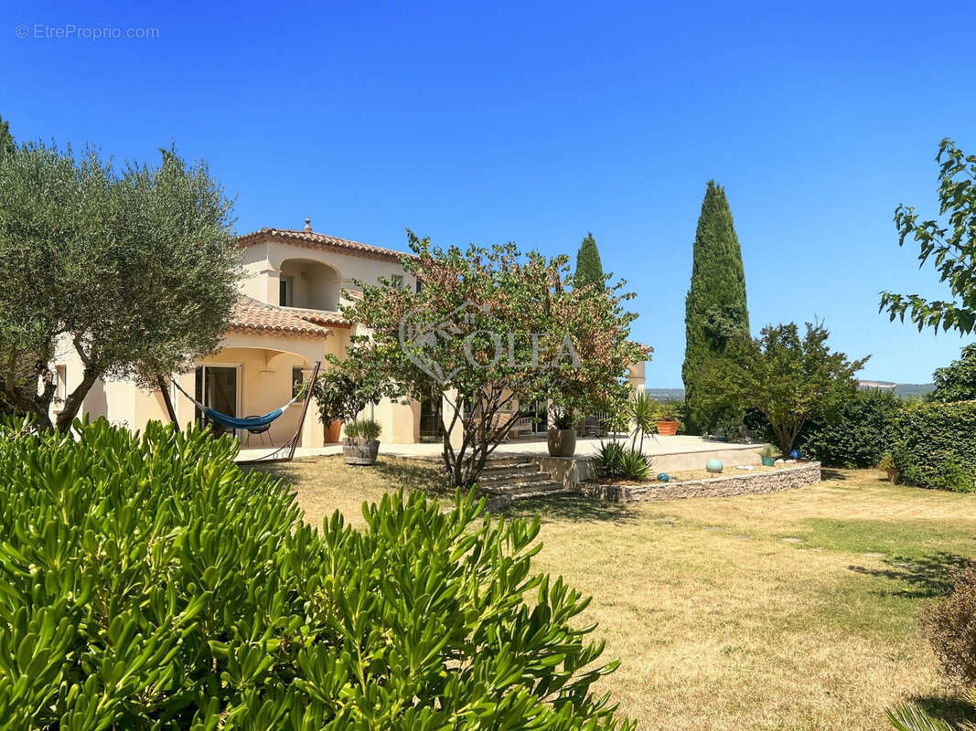 Maison 205 m² à Uzes  - photo 2