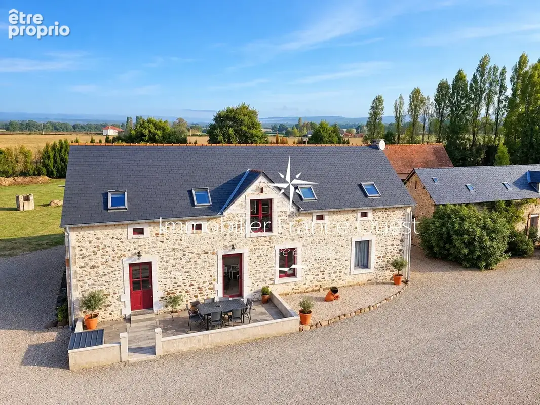 Propriété de caractère avec piscine, étang et dépendances - photo 3
