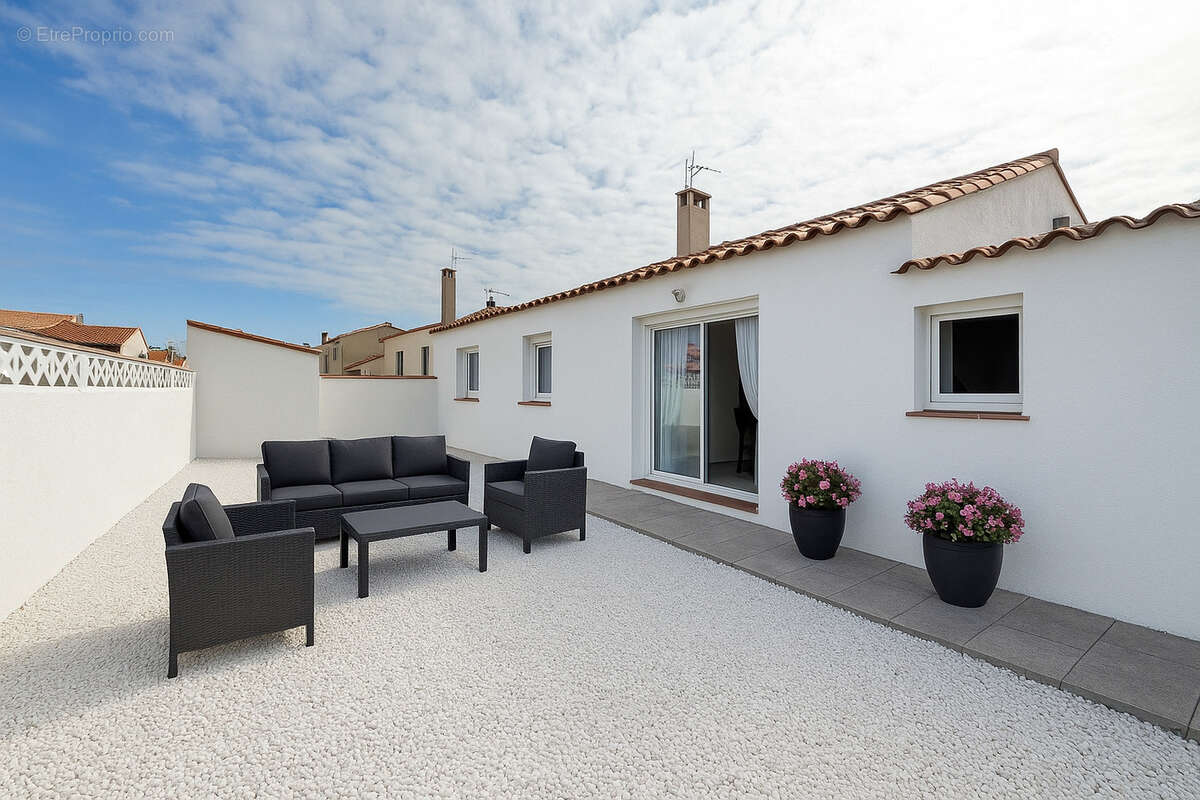 Maison à SAINT-LAURENT-DE-LA-SALANQUE