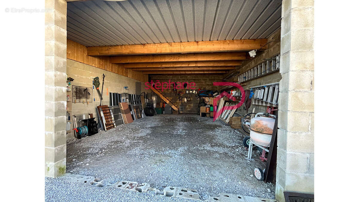 Maison à MONT-SUR-MONNET