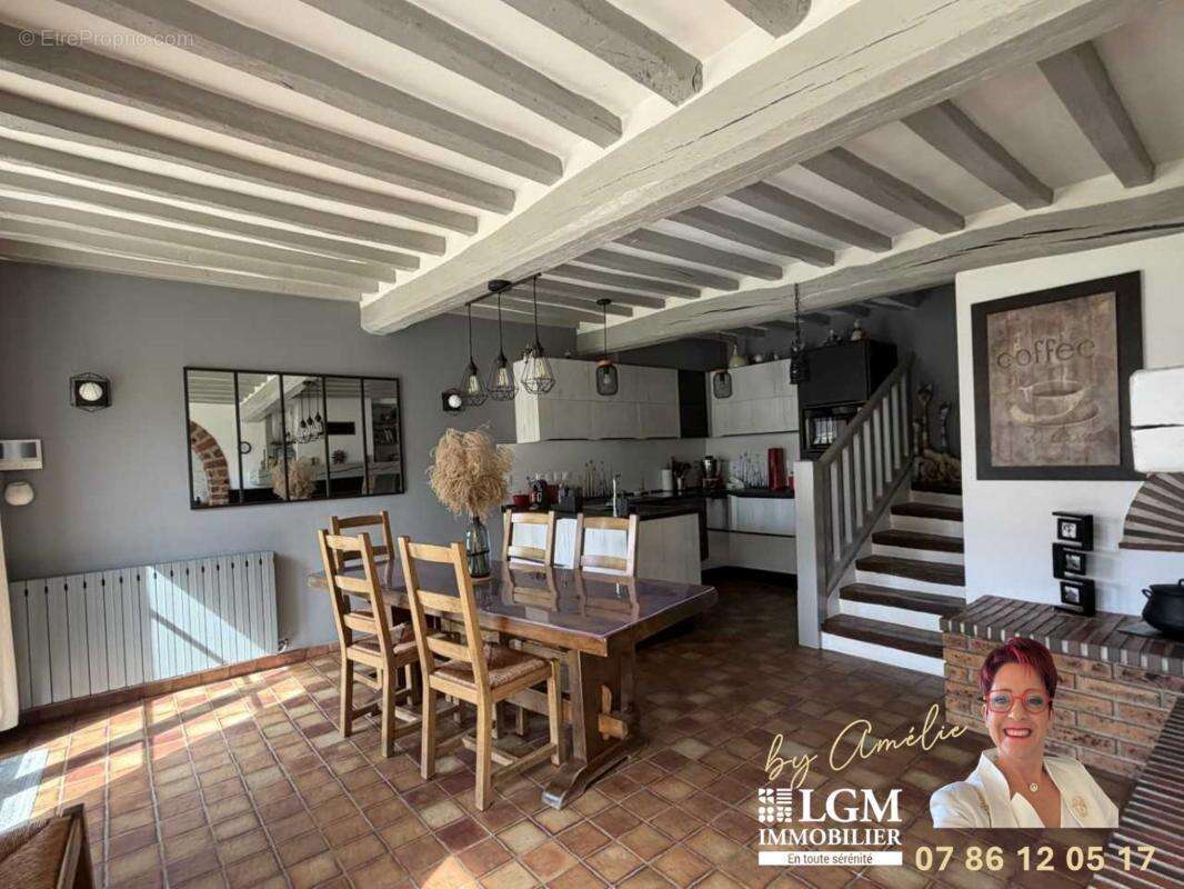 MAGNIFIQUE LONGÈRE de 209 m² - 4 Chambres - Dépendances - photo 5