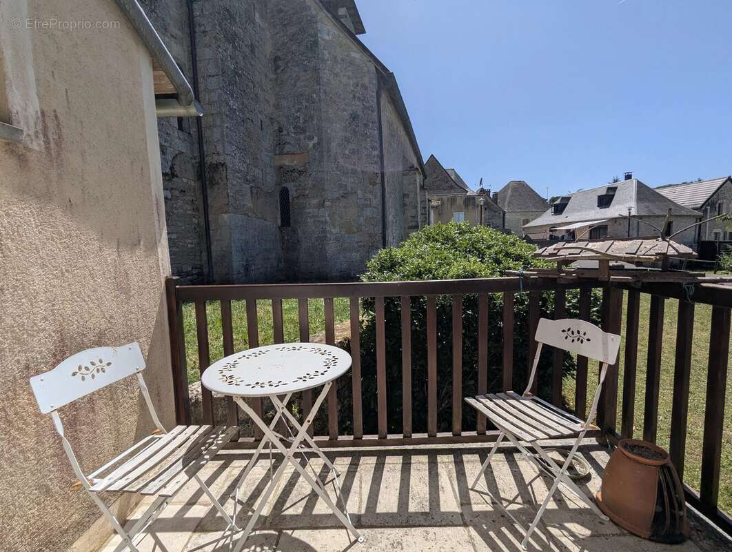 Maison de village en pierre avec 3 chambres, garage double, cave et terrasses - photo 10