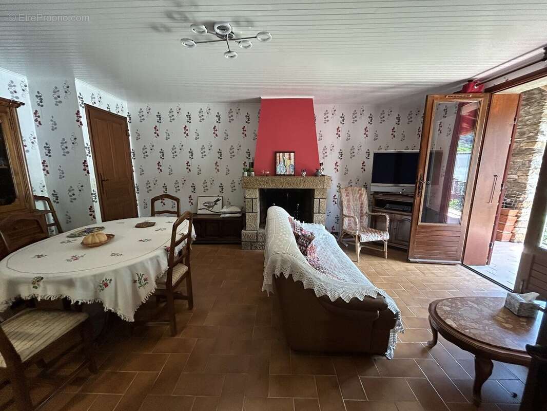 Maison à L&#039;ESTRECHURE