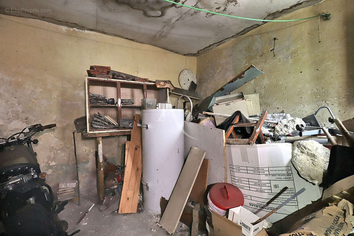 Vaste bâtisse de caractère début du XXème siècle Maisons Laffitte 10 pièce(s) 100 m2, cour intérieure, cave voutée ! - photo 12