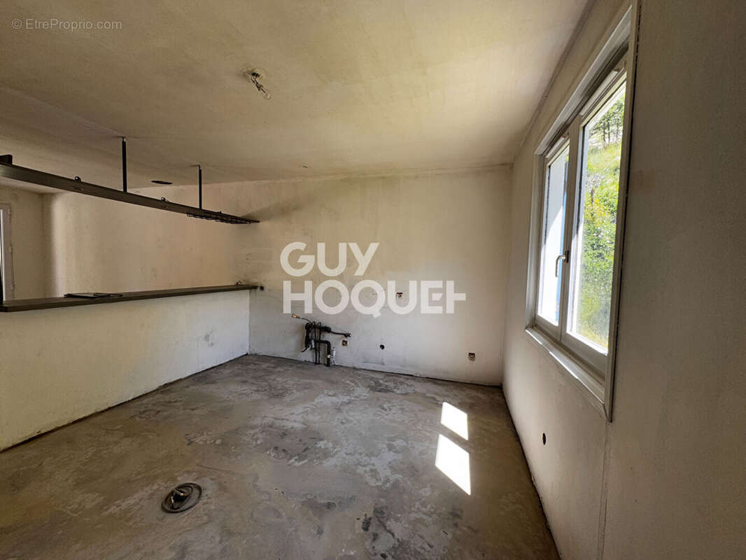 Maison à LAROQUE-DES-ARCS