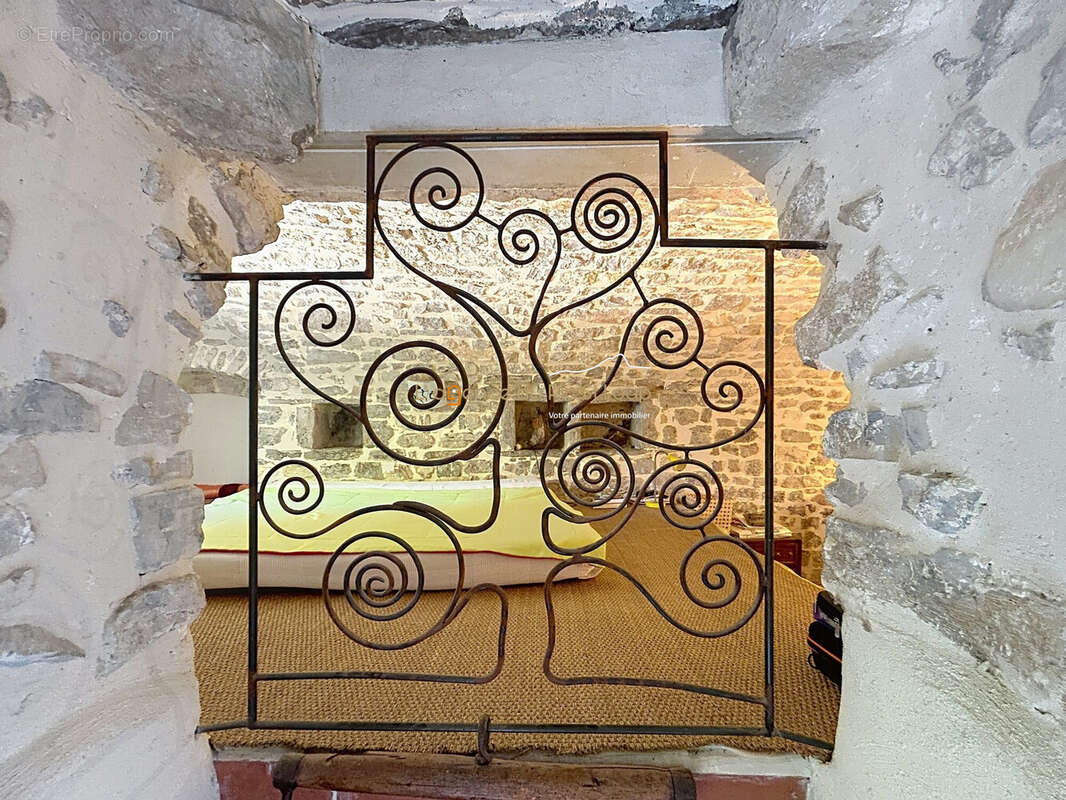 Maison à SAINTE-CROIX-DE-QUINTILLARGUES
