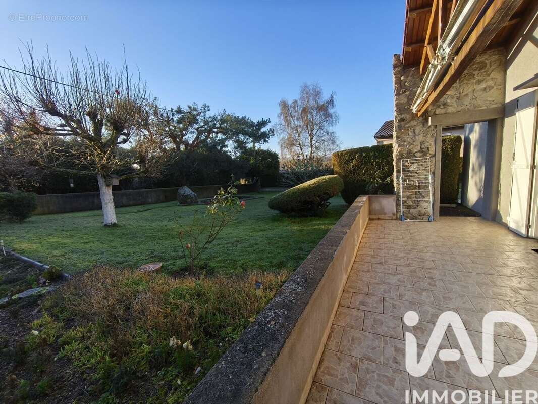 Photo 3 - Maison à LOUBEYRAT