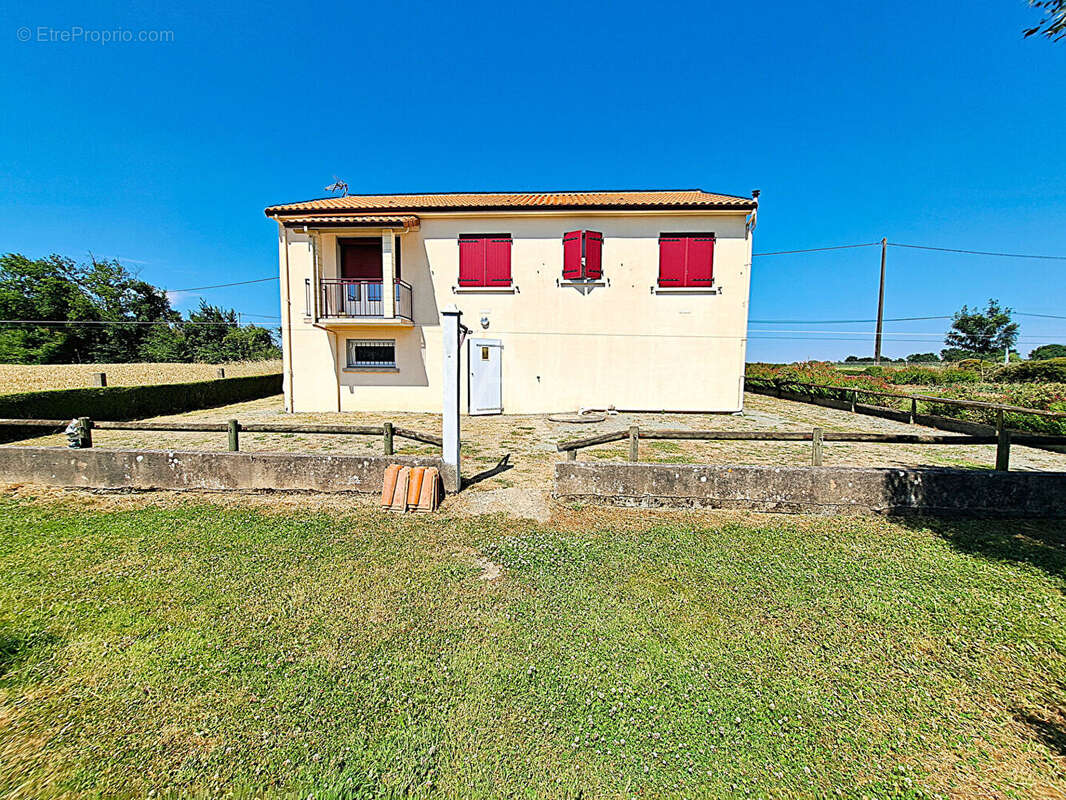 Maison à SAINT-PROUANT