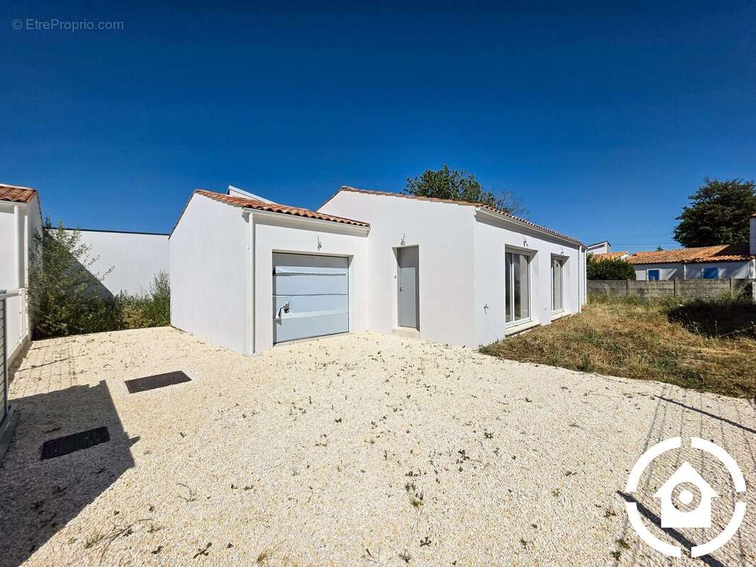 Maison 113 m² à Breuillet  - photo 6