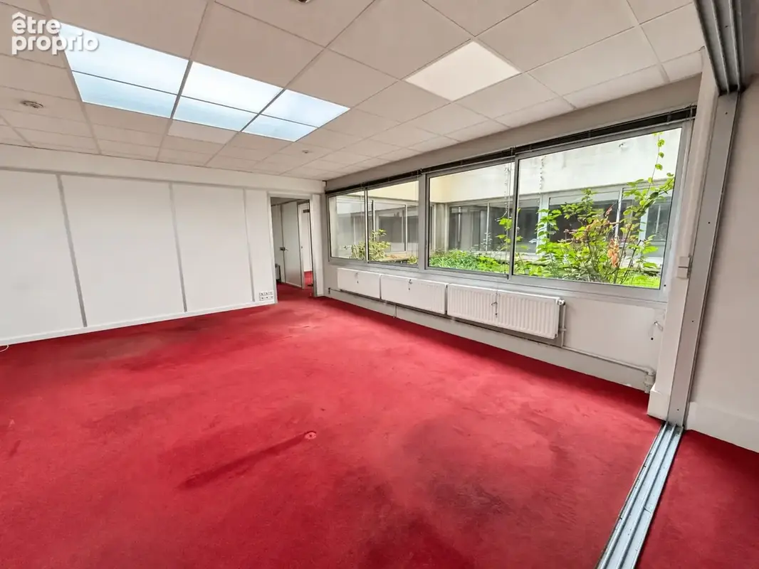Bureaux / local commercial à vendre – Convention – Vitrine sur rue et 5 parkings - photo 6