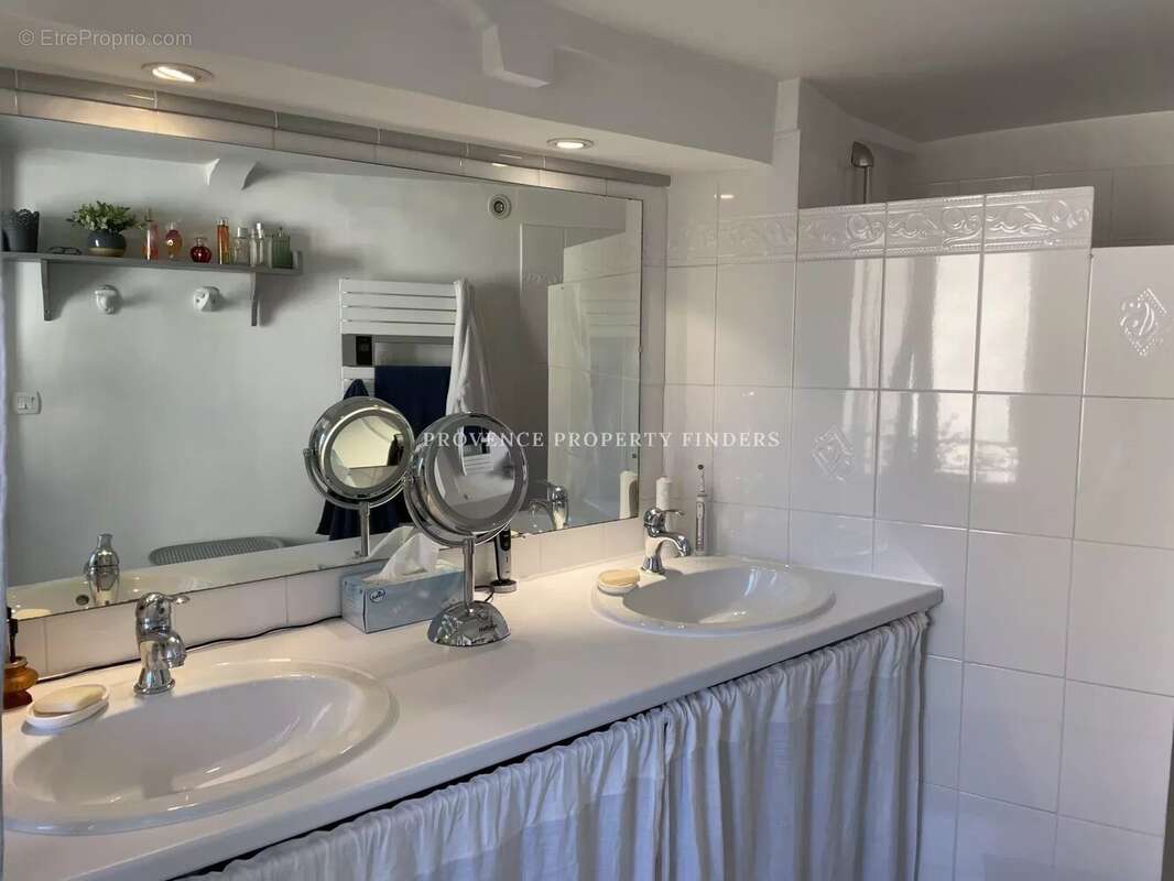 Maison à VILLECROZE