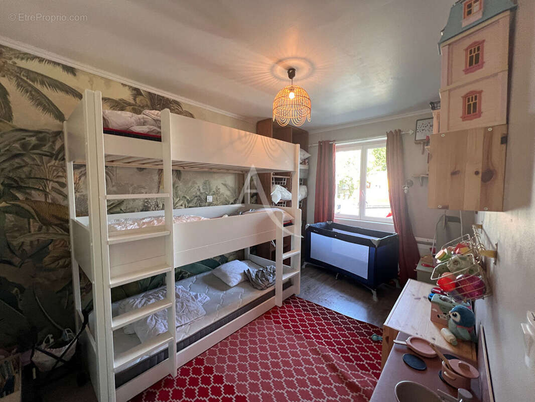 Maison à BEAULIEU-SOUS-LA-ROCHE