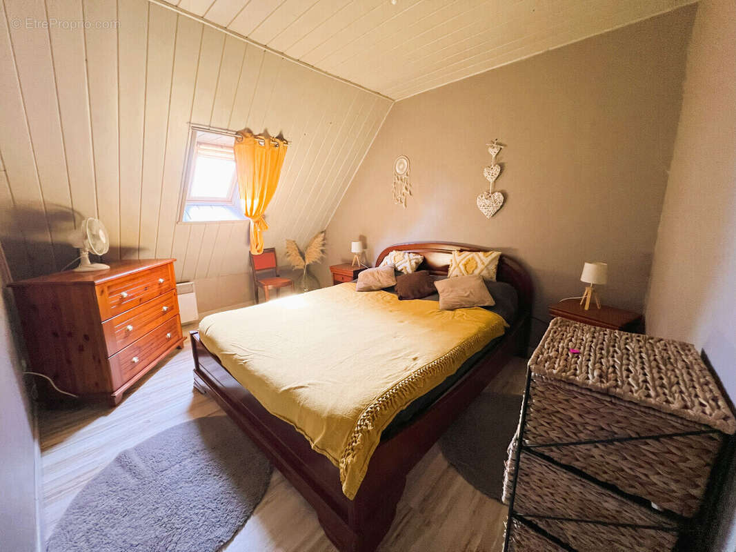 Maison à SAINT-MARTIAL-DE-GIMEL