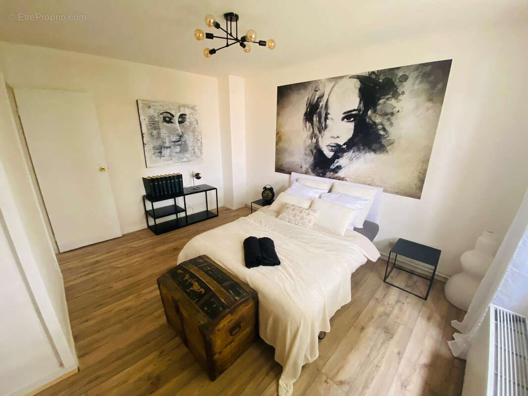 Maison à SAINT-LAURENT-DE-LA-SALANQUE