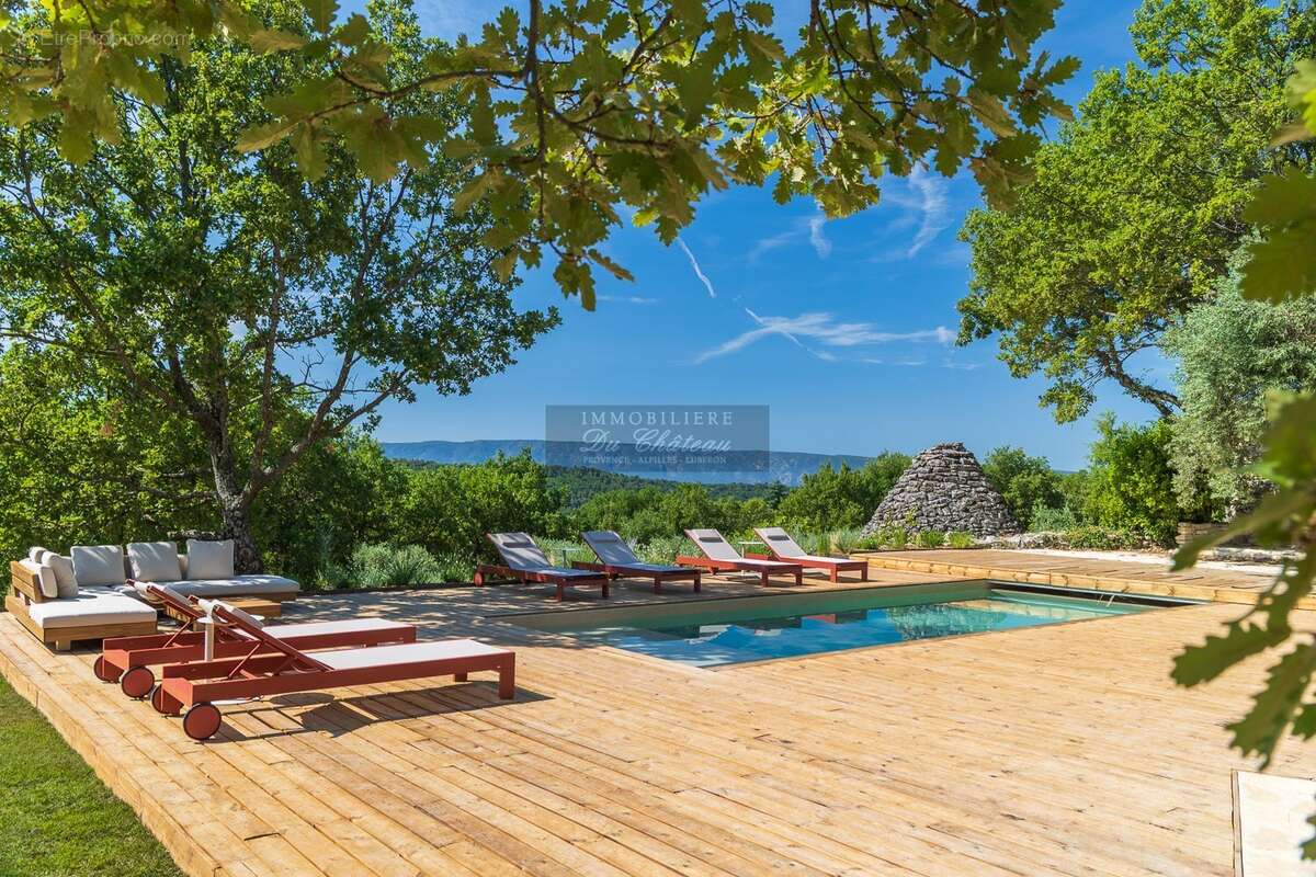 Propriété entièrement rénovée de 6 chambres, bénéficiant d'une vue panoramique, d'un environnement calme et située à proximité i - photo 23