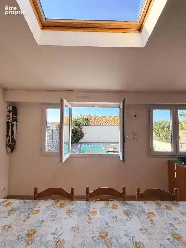Maison familiale avec piscine et garage à proximité de la mer et des commerces - photo 15