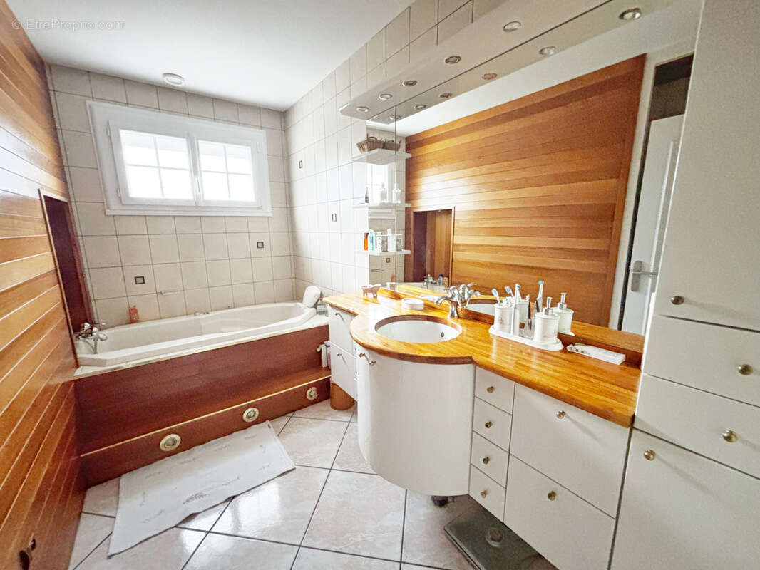 Maison à SAINT-BONNET-DE-MURE