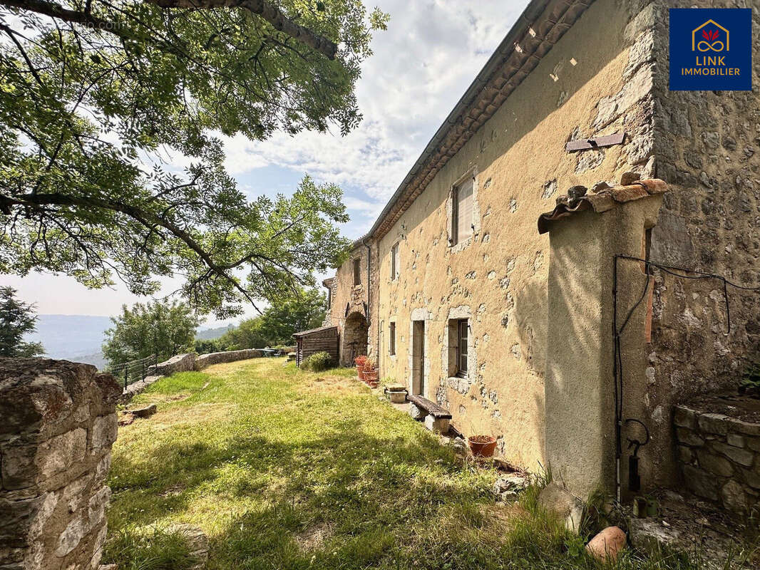 Maison à BEZAUDUN-SUR-BINE