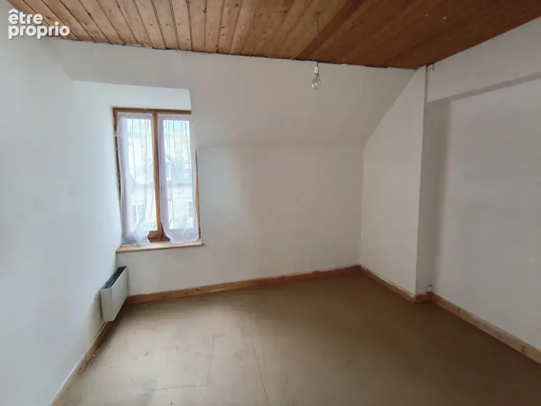 Maison 97 m² à Saint-Fraimbault  - photo 9