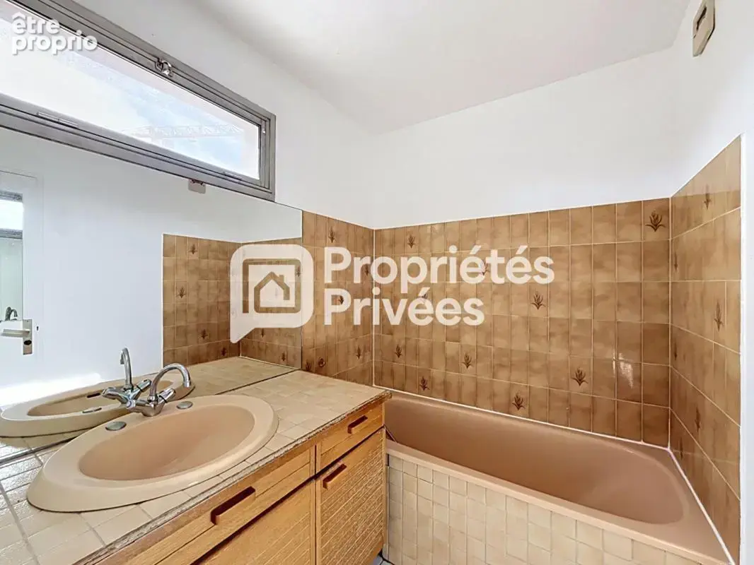 Nanterre - Spacieux 3 pièces de 84 m² - Dernier étage - Terrasse de 22 m² -  Box - photo 8