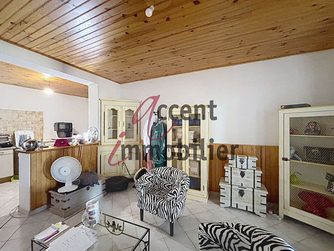 Immeuble Cavaillon 10 pièce(s) 494.6 m2 - photo 8