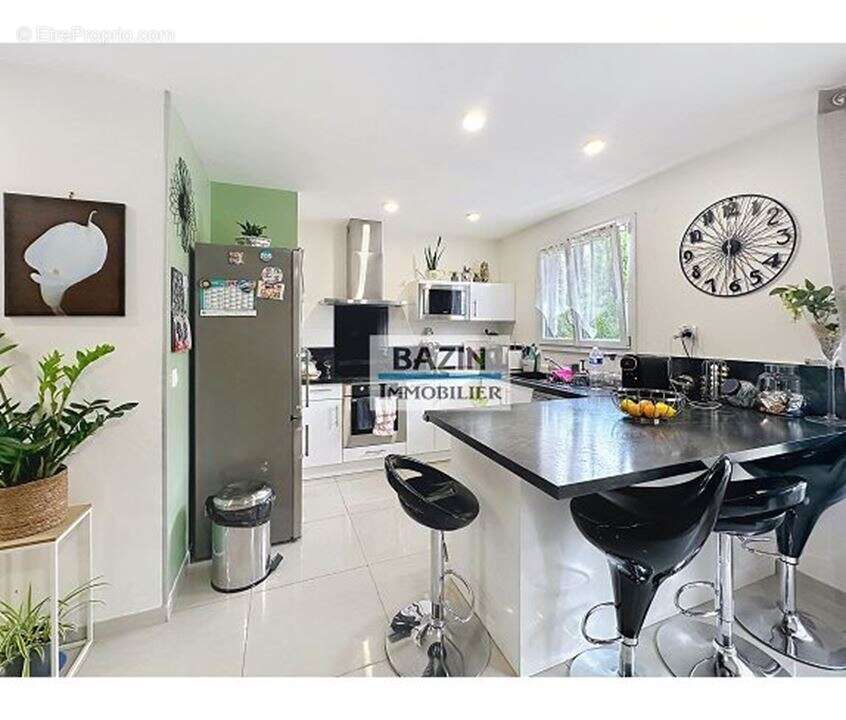 Maison à SAINTE-GENEVIEVE-DES-BOIS