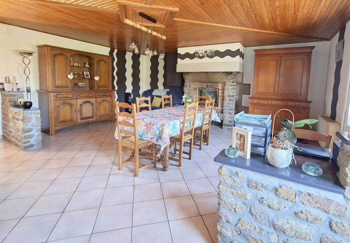 Propriété Corps de ferme SAINT DENIS DE GASTINES (53) - photo 3