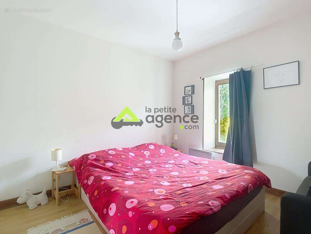 Maison à SAINT-YRIEIX-LA-MONTAGNE