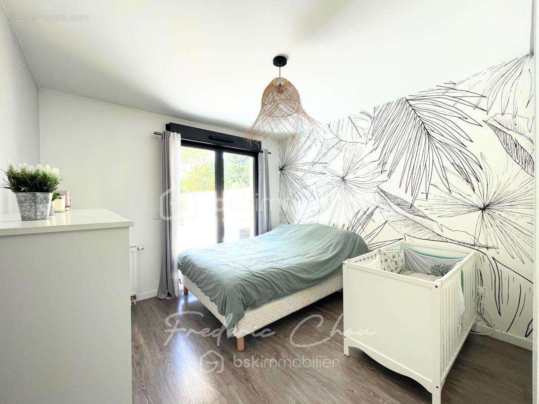 Appartement à VAUJOURS