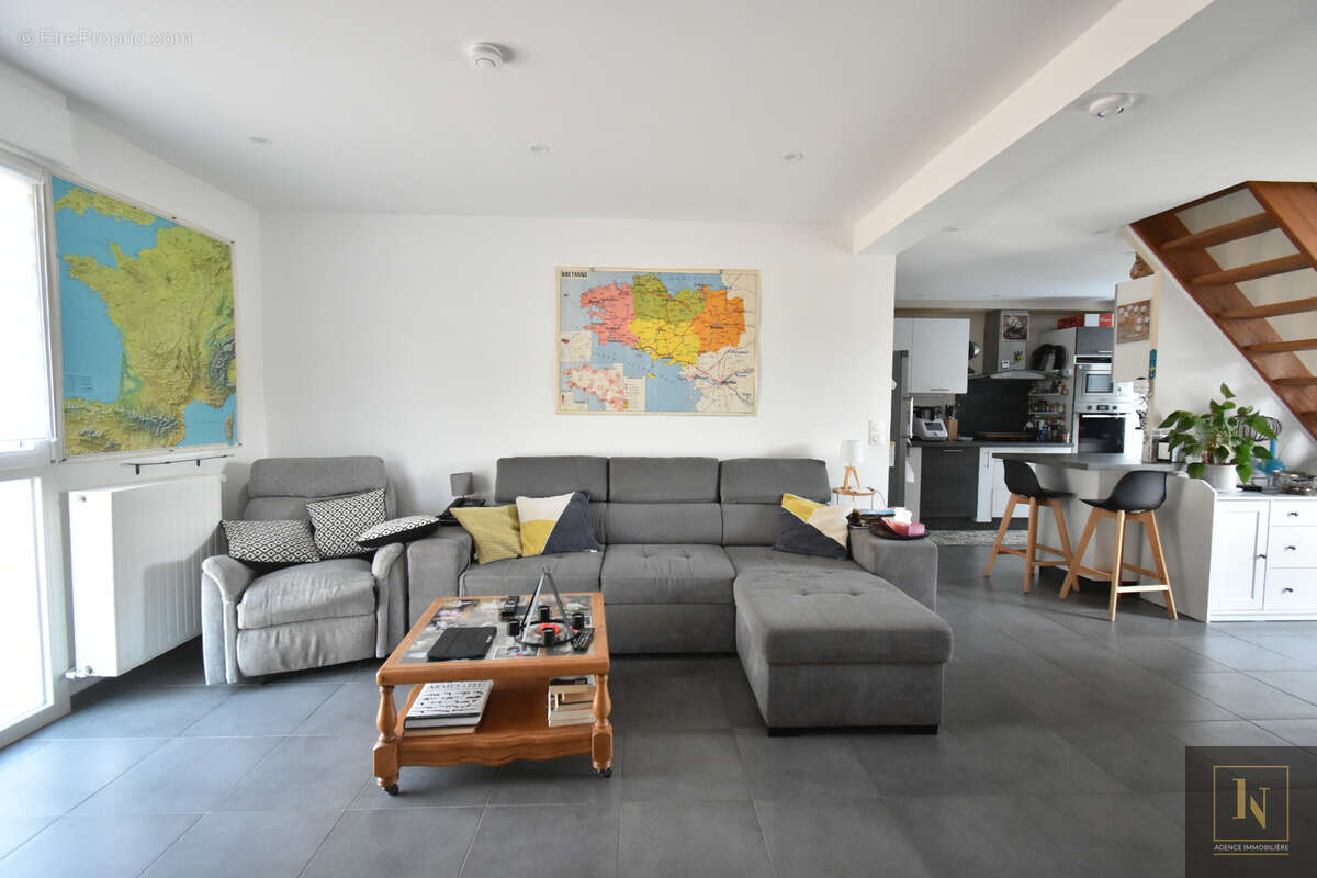 Maison 5 pièce - 4 chambres - 103 m2 - Centre Saint Avé - Au calme - Entièrement rénové - photo 4