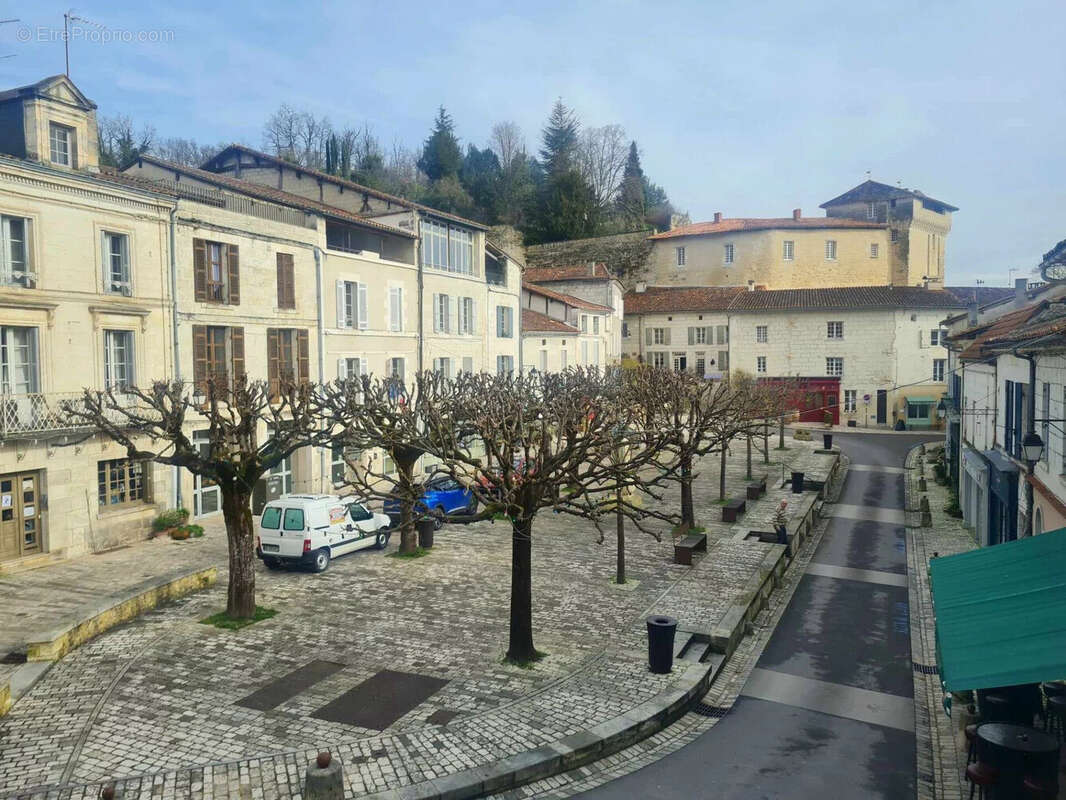 Appartement 156 m² à Aubeterre-Sur-Dronne  - photo 2