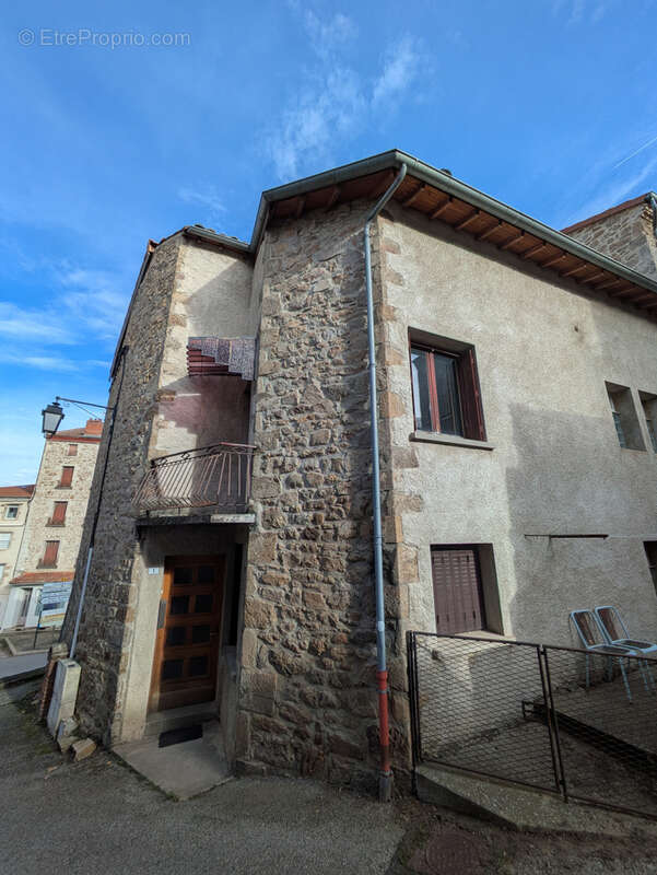 Appartement à SAINT-JULIEN-MOLIN-MOLETTE