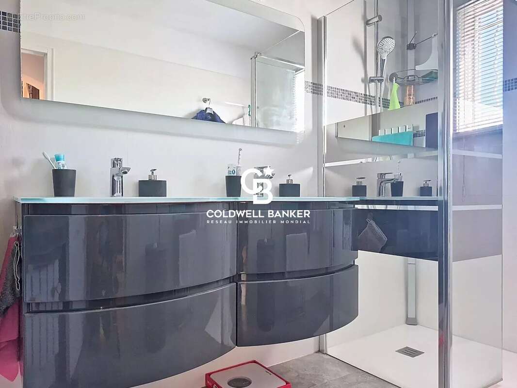 Maison à ROQUEBRUNE-SUR-ARGENS