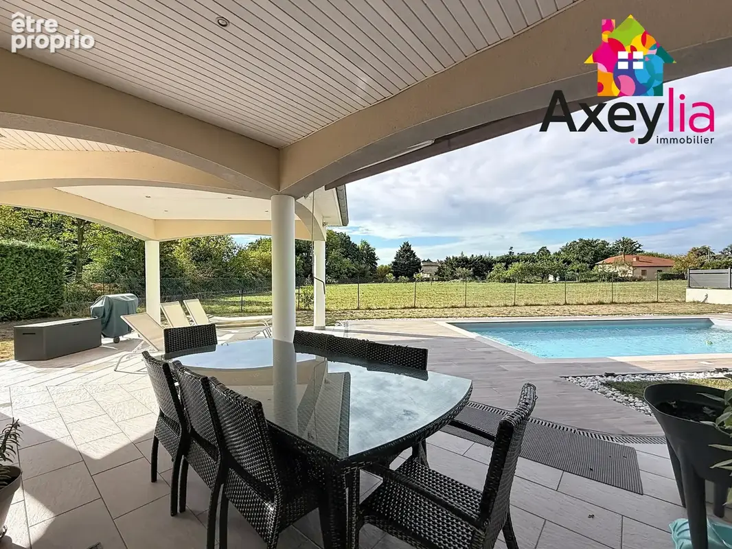 A vendre - riorges - maison contemporaine de 2011 avec cinq chambres, terrain et piscine - photo 18