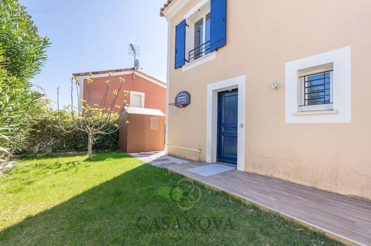 Maison à SAINT-CLEMENT-DE-RIVIERE