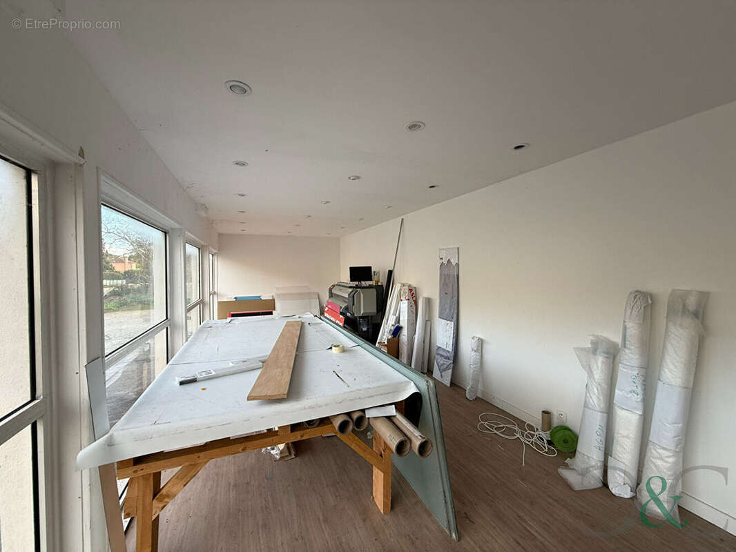 Commerce à BORMES-LES-MIMOSAS