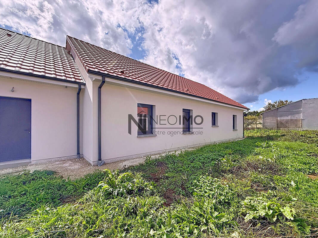 Maison à NEUFCHATEAU