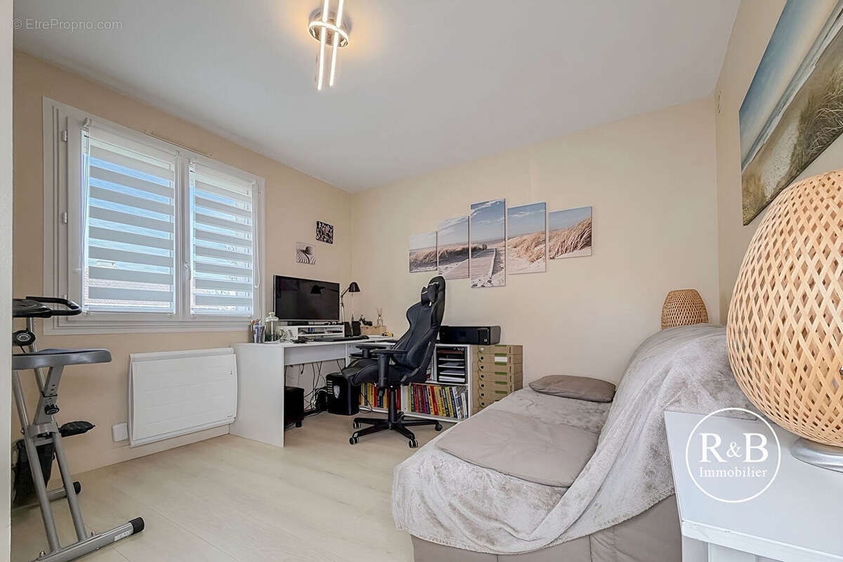 Maison à LES CLAYES-SOUS-BOIS