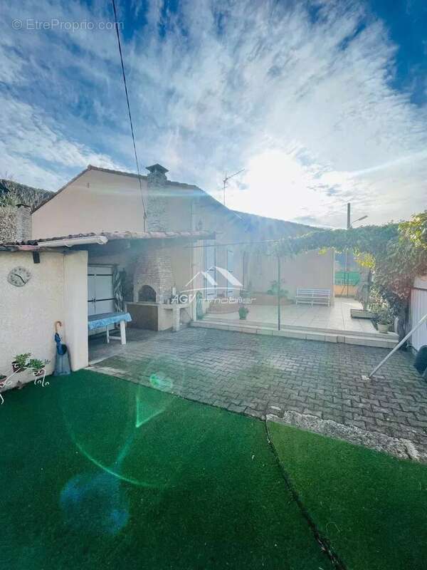 Maison à LES SALLES-DU-GARDON