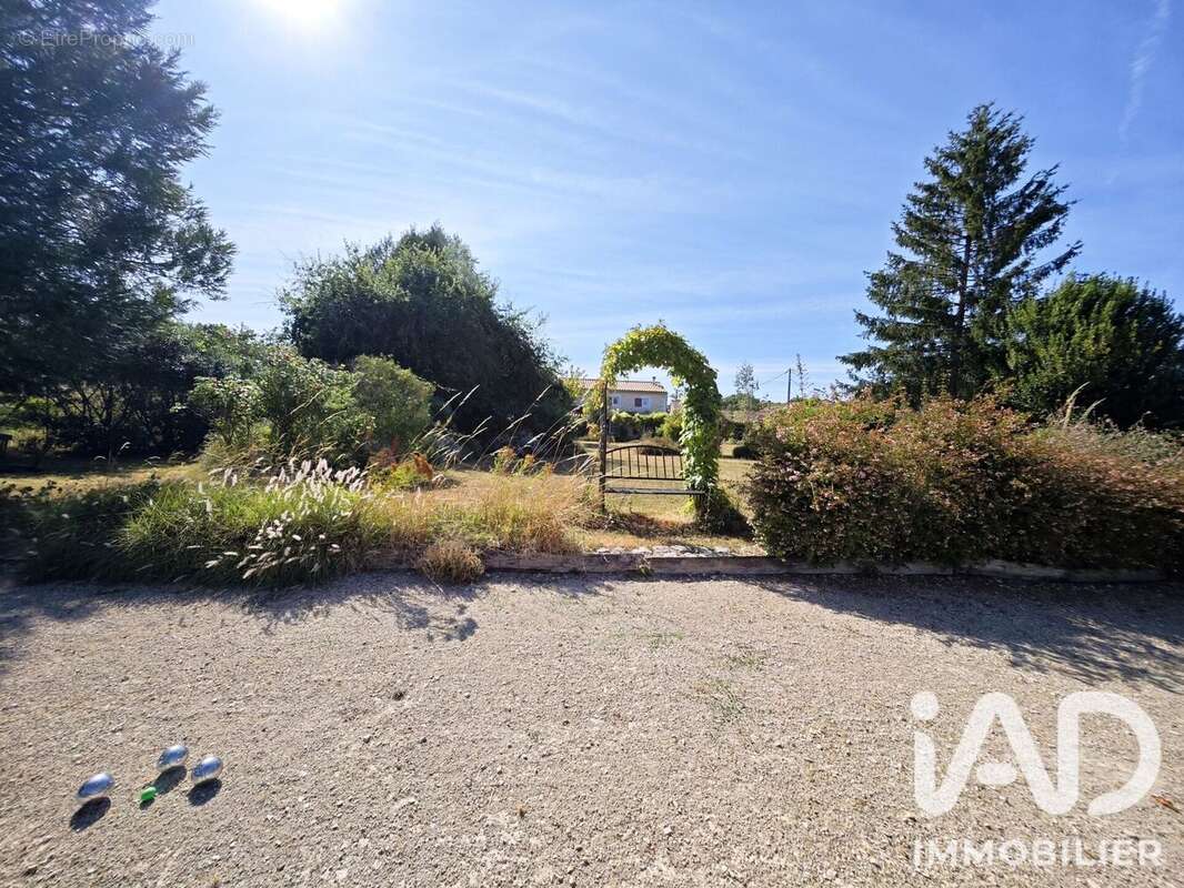 Maison 181 m² à Romazieres  - photo 5