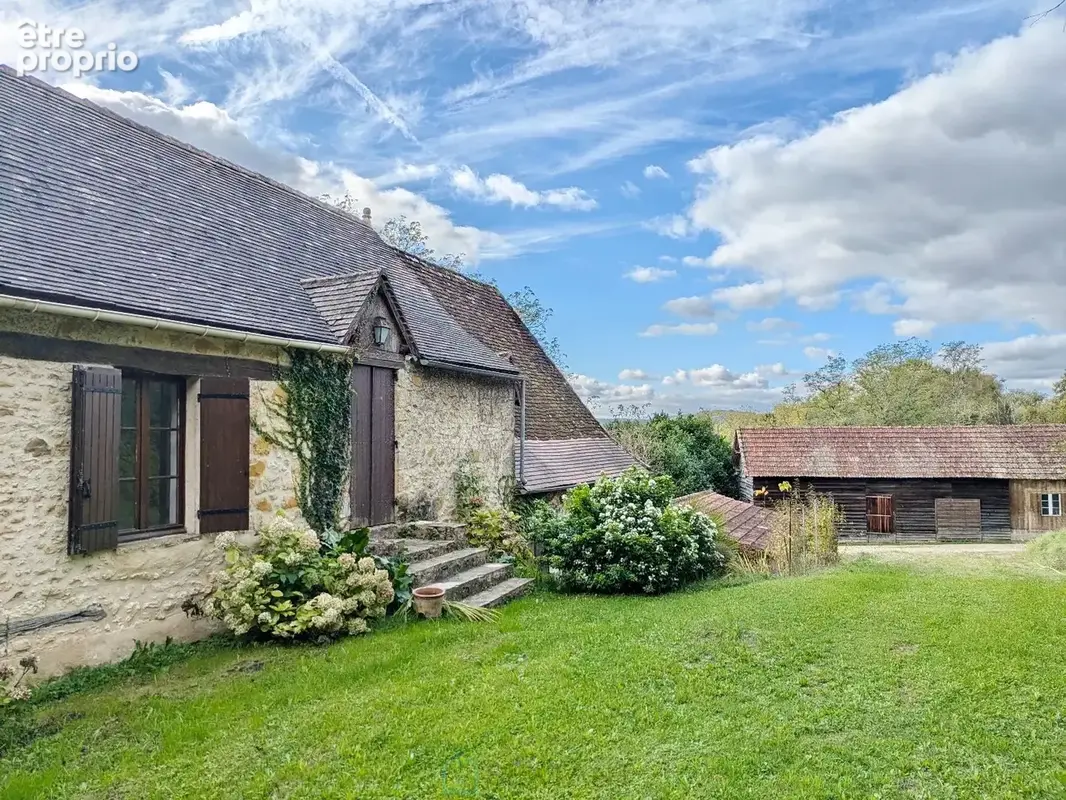 A Coux-et-Bigaroque au calme Superbe longère en pierre de 1833. - photo 7