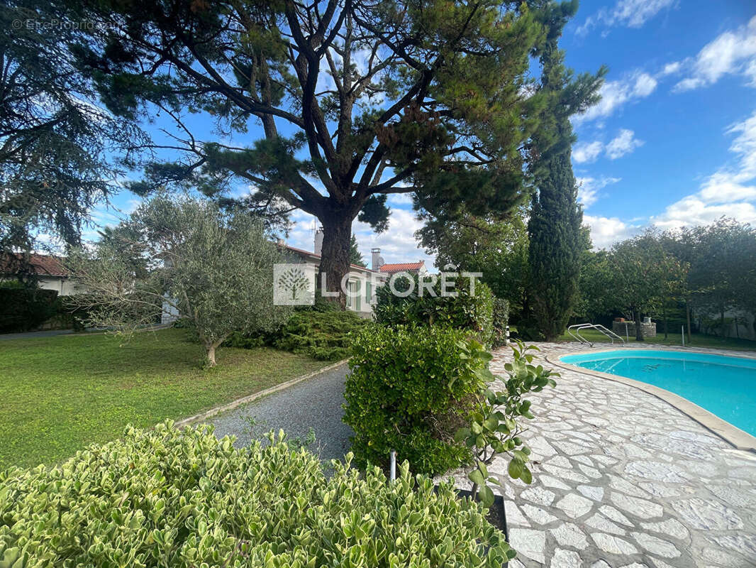 Maison à L&#039;EGUILLE