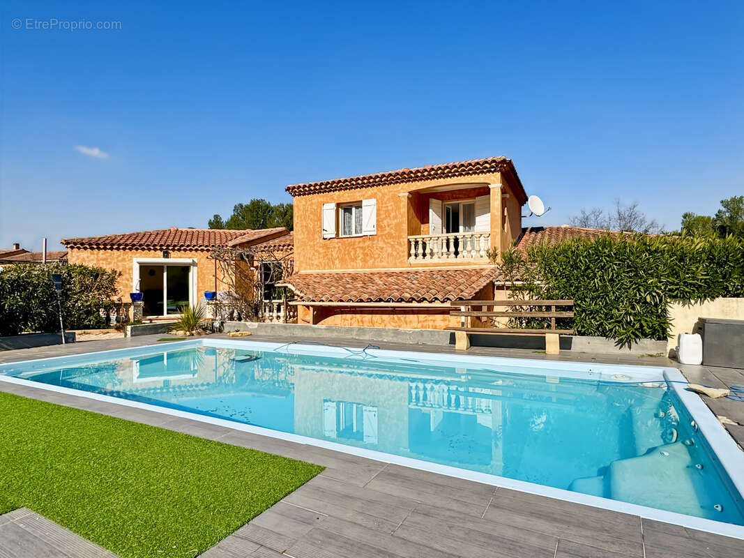 Maison à VENTABREN
