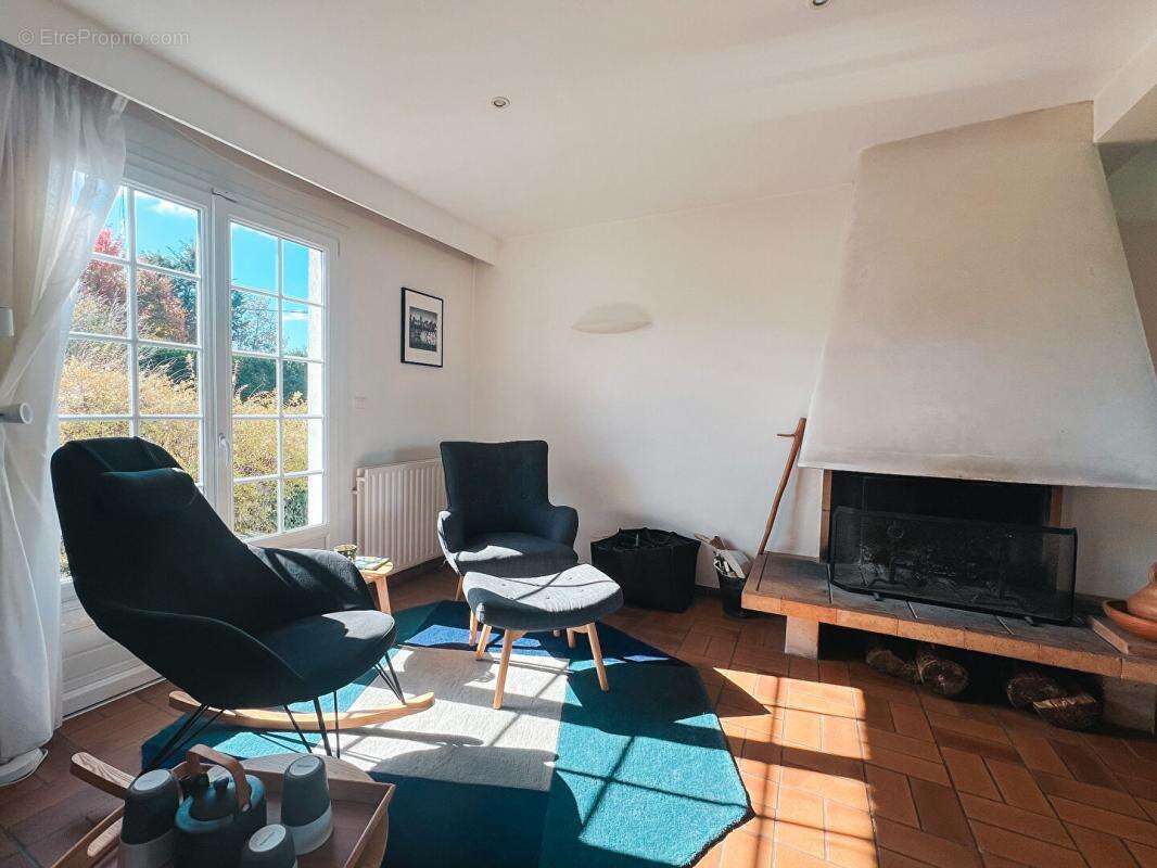 Maison à SAINT-ETIENNE-DE-MONTLUC