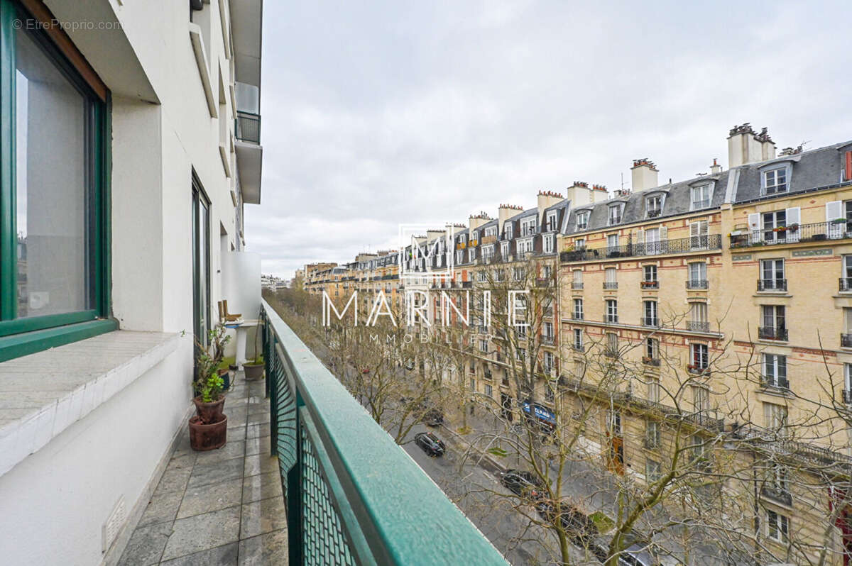Appartement à PARIS-16E