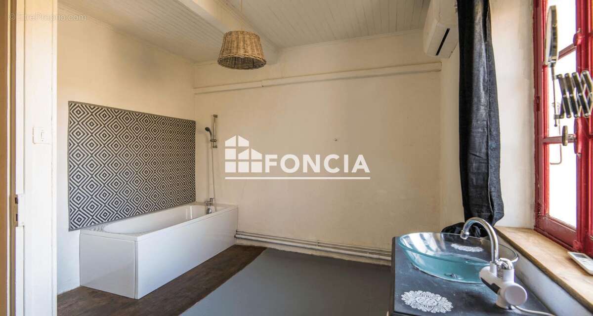 Maison à DECAZEVILLE