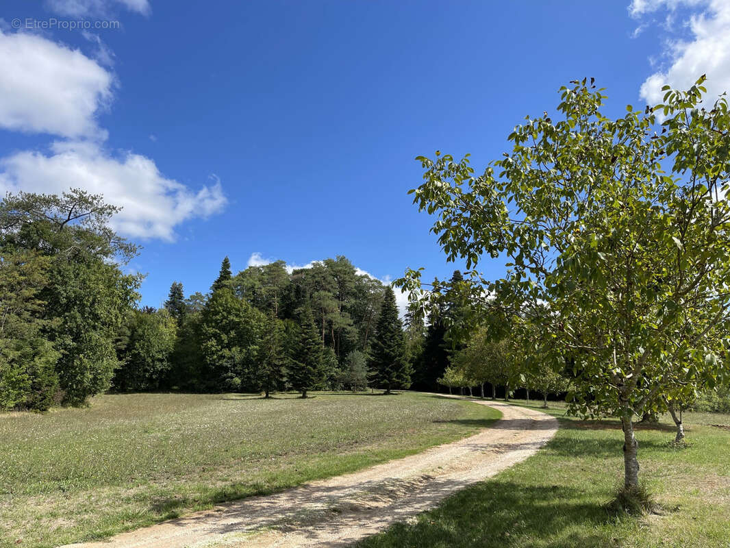 Maison à JAVERLHAC-ET-LA-CHAPELLE-SAINT-ROBERT