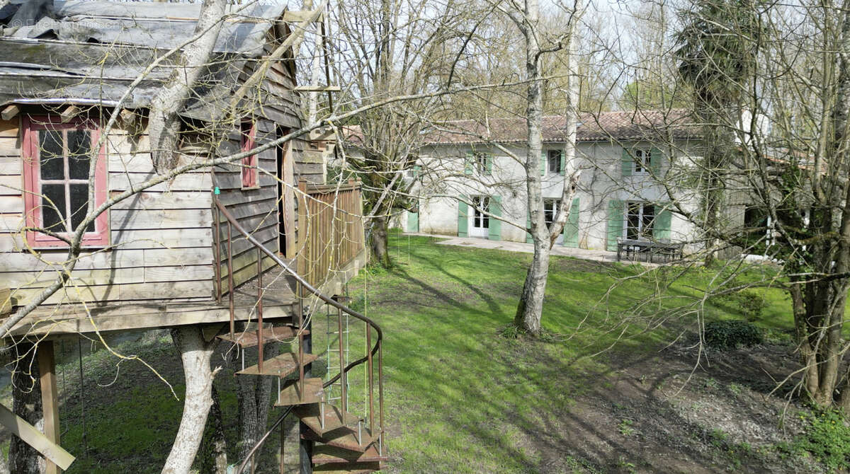 Maison à SAINT-JULIEN-DE-L'ESCAP